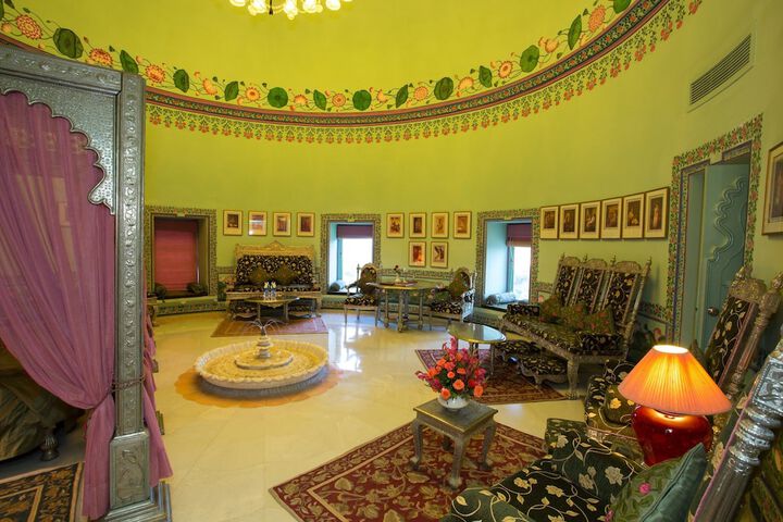 Room 15 of 90
