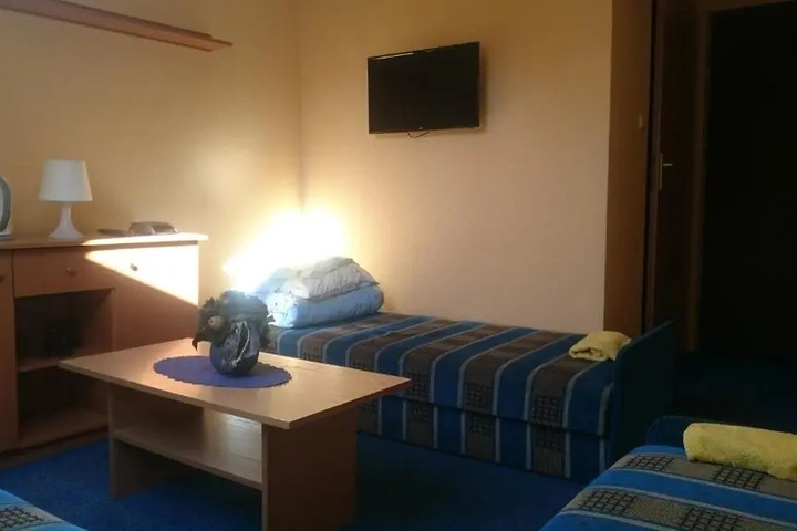 Room 4 of 6