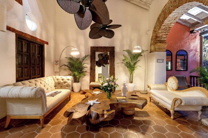 Entrance & Lobby