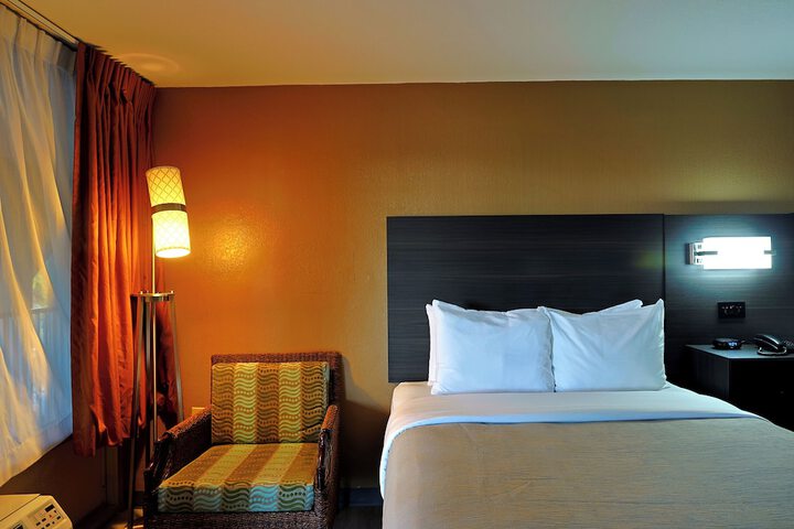 2 Queen Beds (12 of 32)