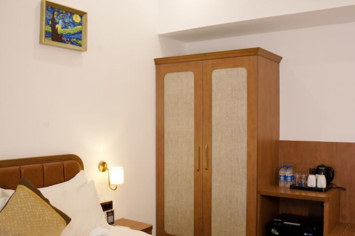 Room 26 of 40