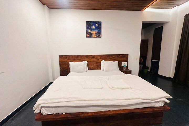 Room 16 of 34