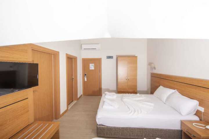 Room 11 of 66