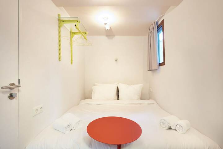 Room 18 of 143