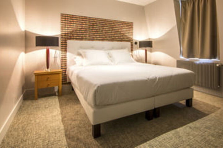 Room 13 of 28