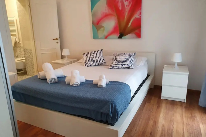 Room 4 of 17