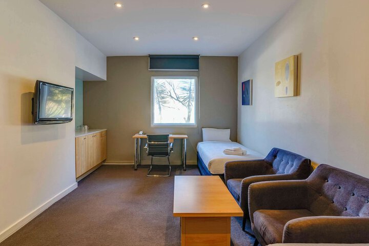 Room 9 of 33