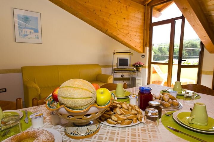 Breakfast area