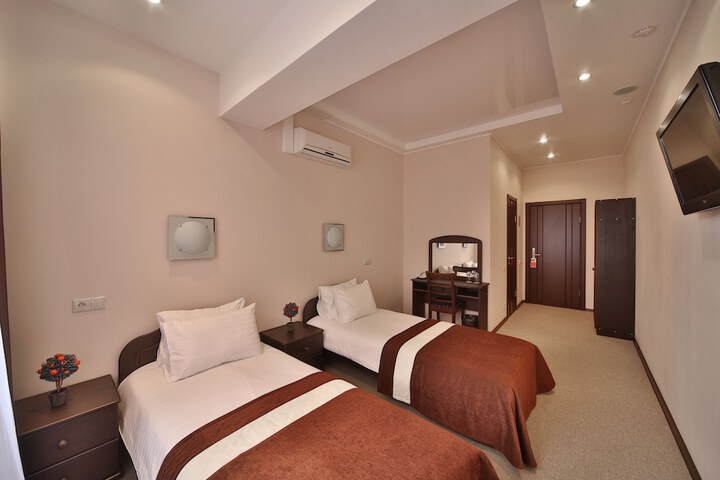 Room 6 of 26