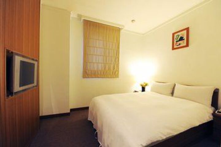 Room 3 of 42