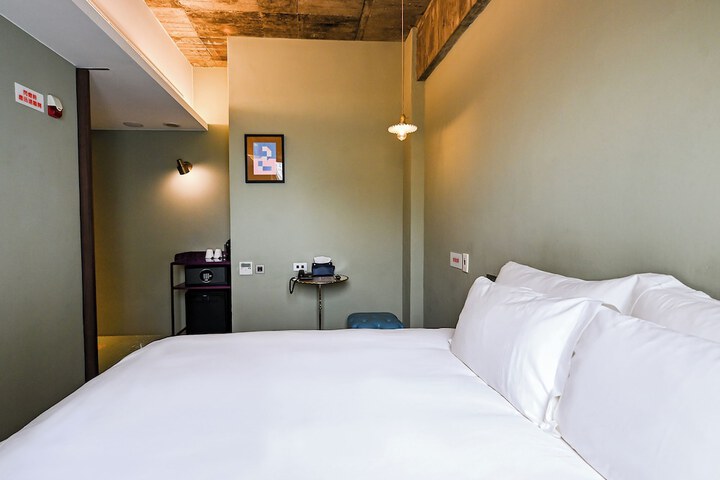 Room 80 of 141