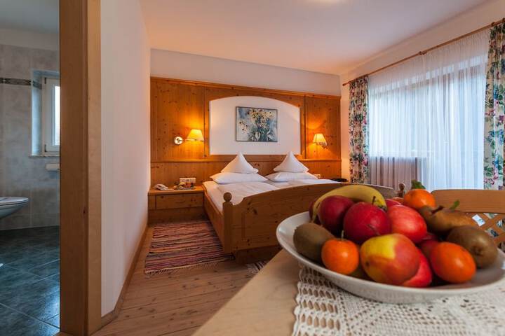 Room 4 of 117