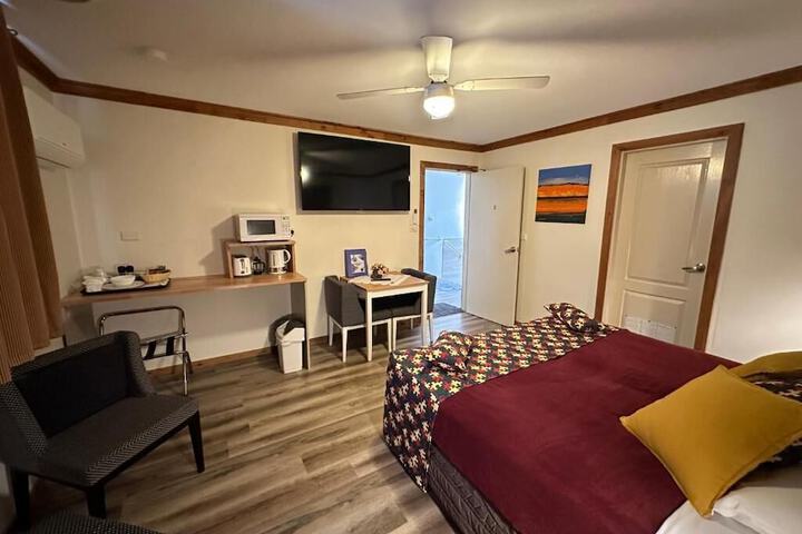 Room 11 of 25