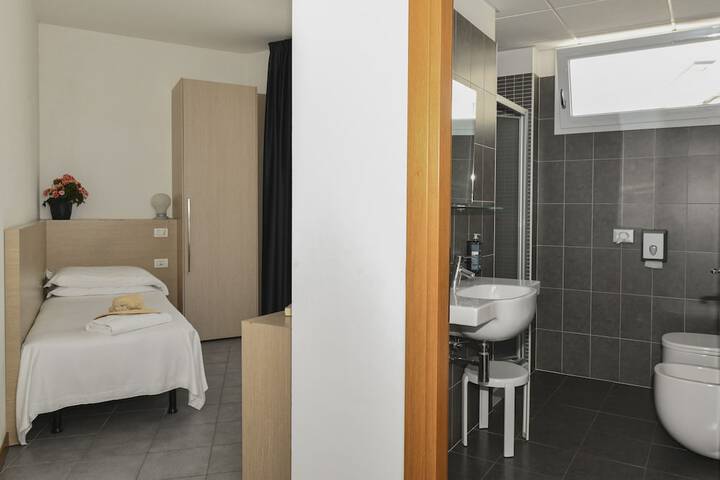 Room 49 of 102