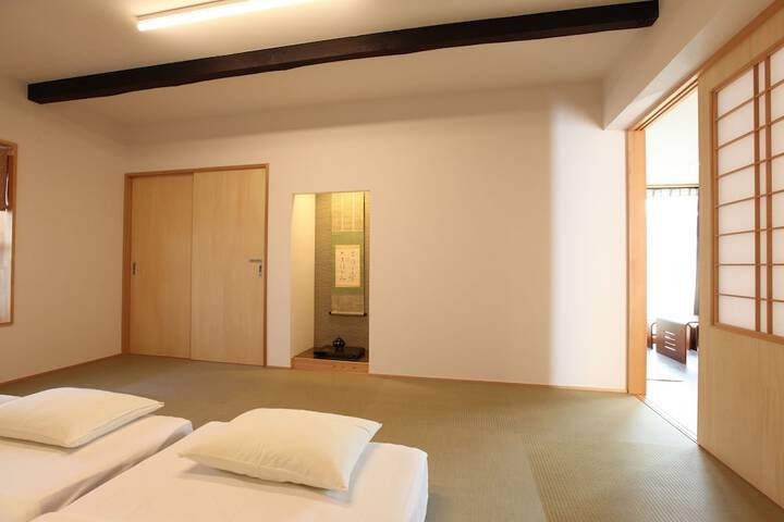 Room 20 of 86