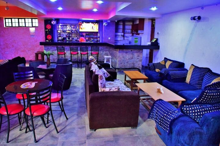 Lounge 66 of 110