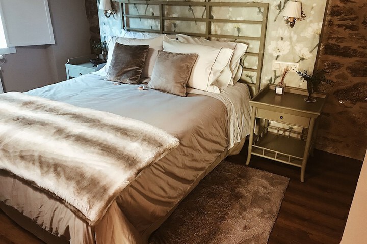 Room 6 of 37