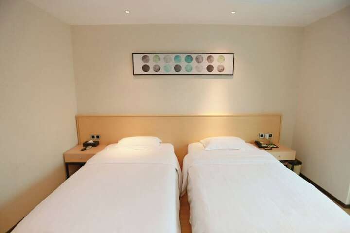 Room 29 of 63