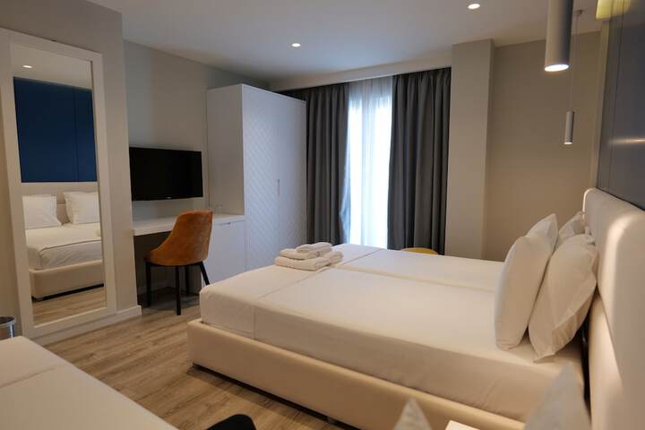 Room 18 of 171