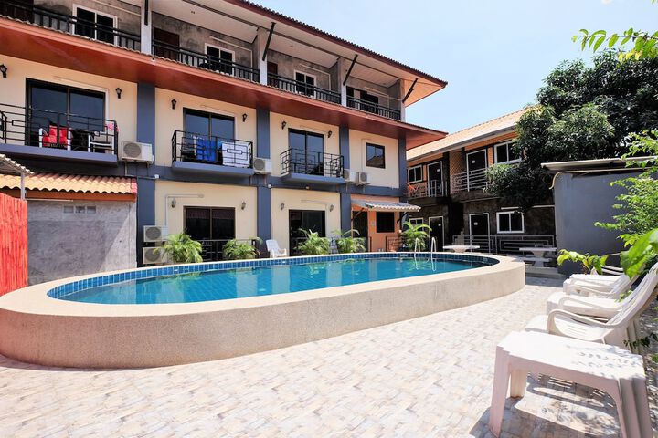 Hotel Pool