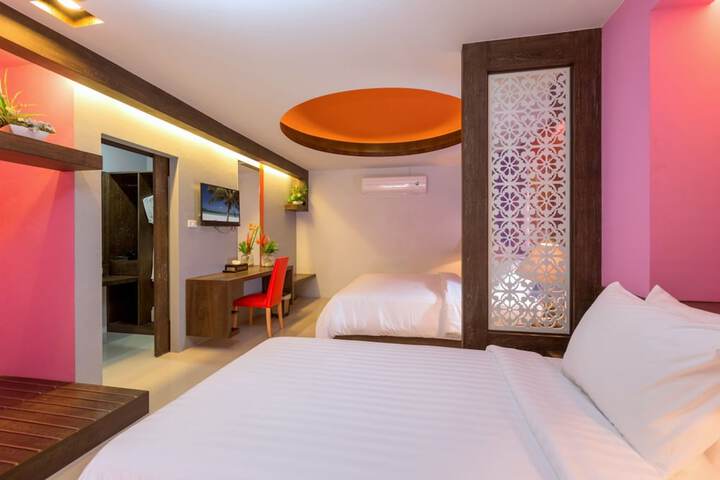 Room 5 of 108