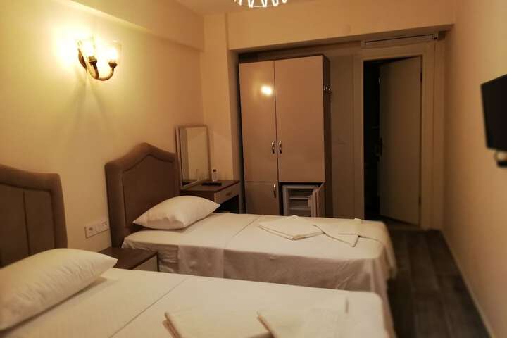 Room 4 of 7