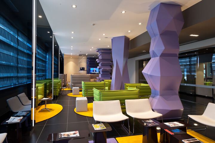Lounge 47 of 67
