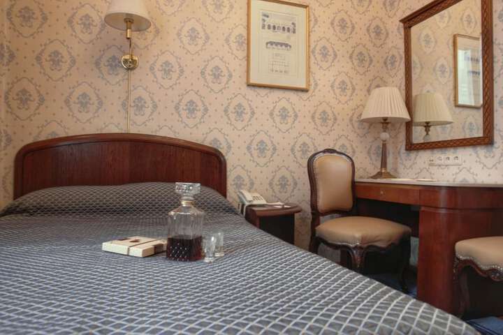 Room 44 of 80