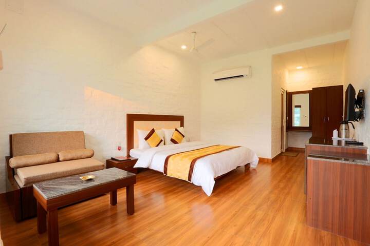 Room 4 of 55