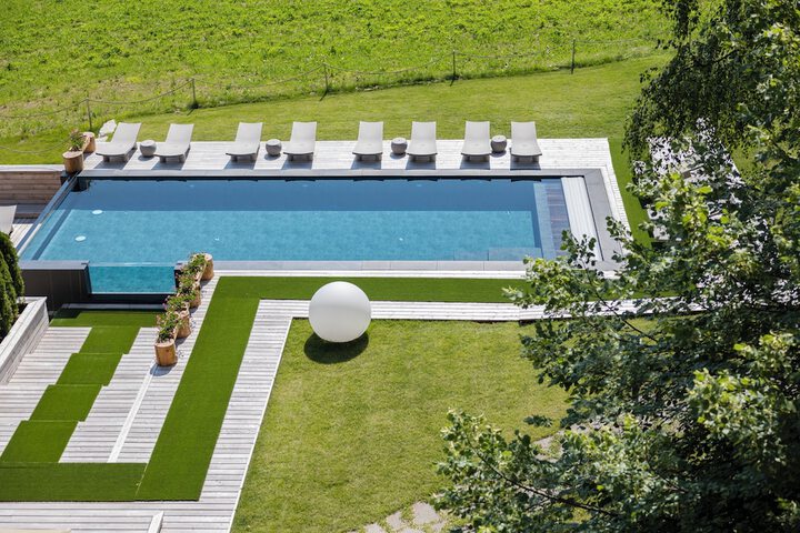 Hotel with Pool