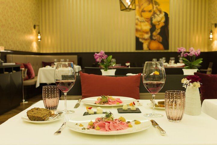 Dining 53 of 62