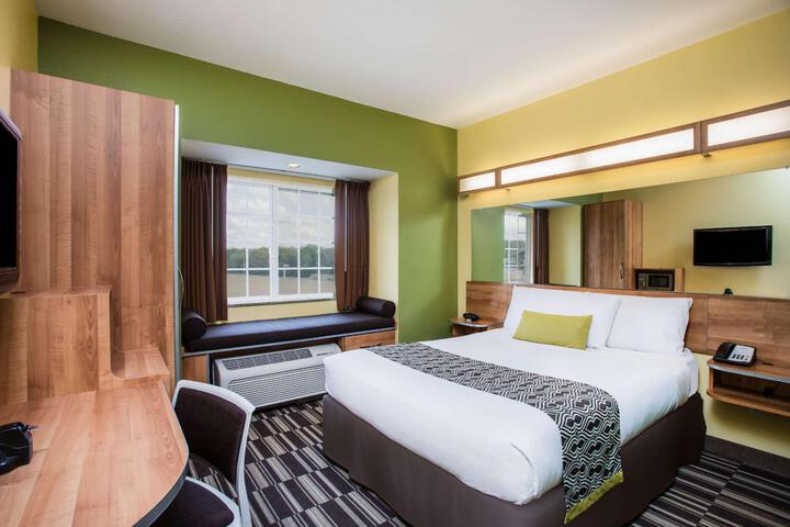 1 Queen Bed Accessible Room (11 of 21)