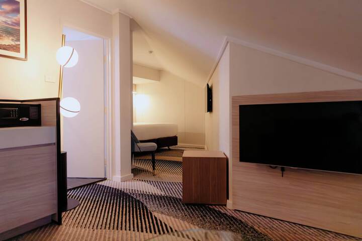 Room 28 of 108