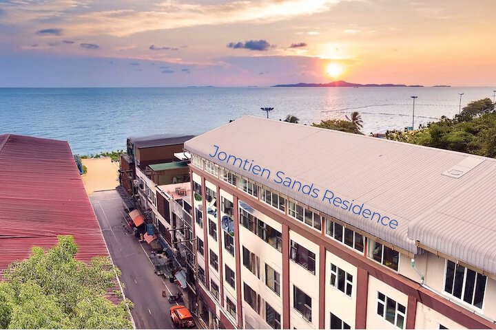 Exterior of Jomtien Sands Residence - Beachfront Relax & Amazing Seafood Dining