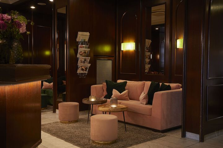 Entrance & Lobby