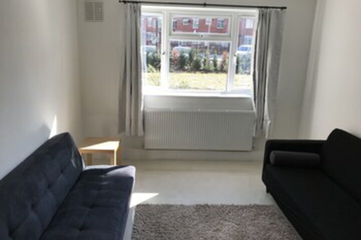 Room 6 of 8