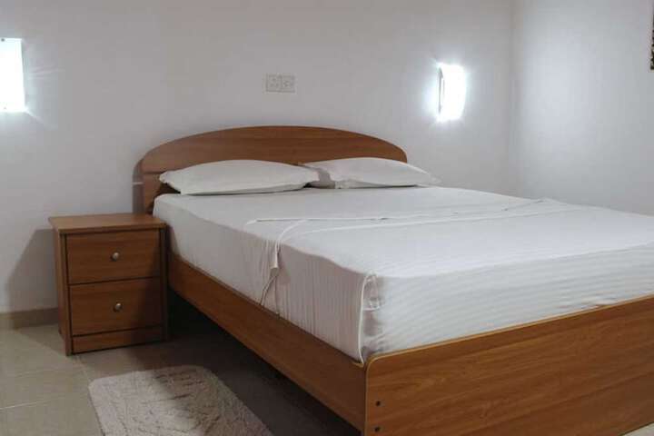 Room 10 of 84