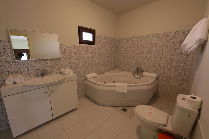 Room 15 of 32