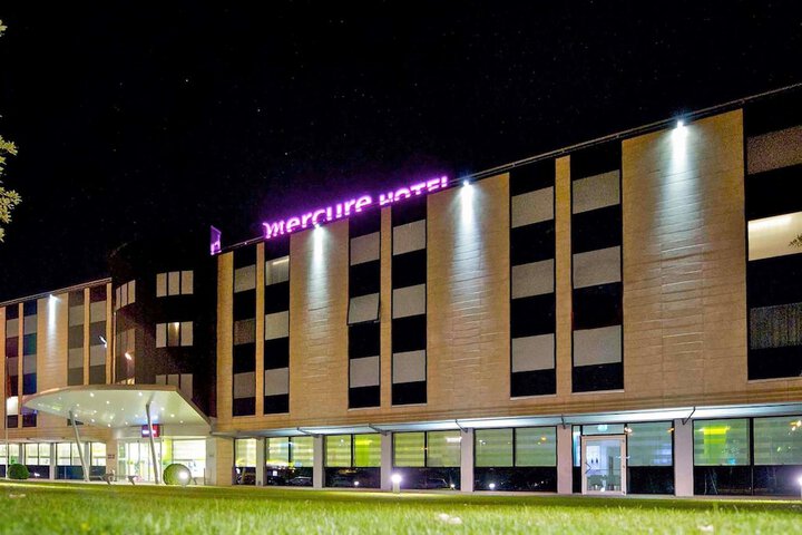 Hotel Entry