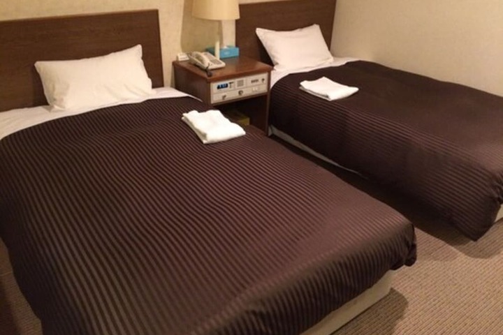 Room 6 of 48