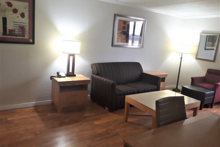 Room 33 of 75