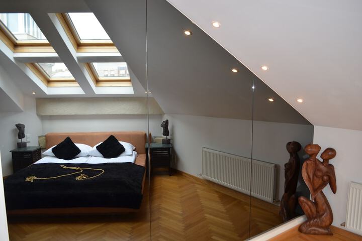 Room 5 of 18
