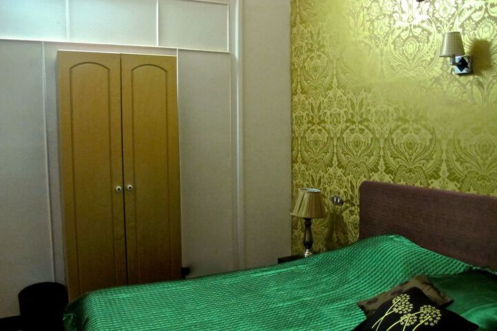 Room 4 of 33