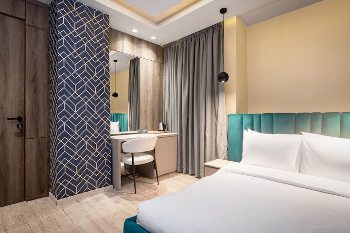 Room 3 of 34