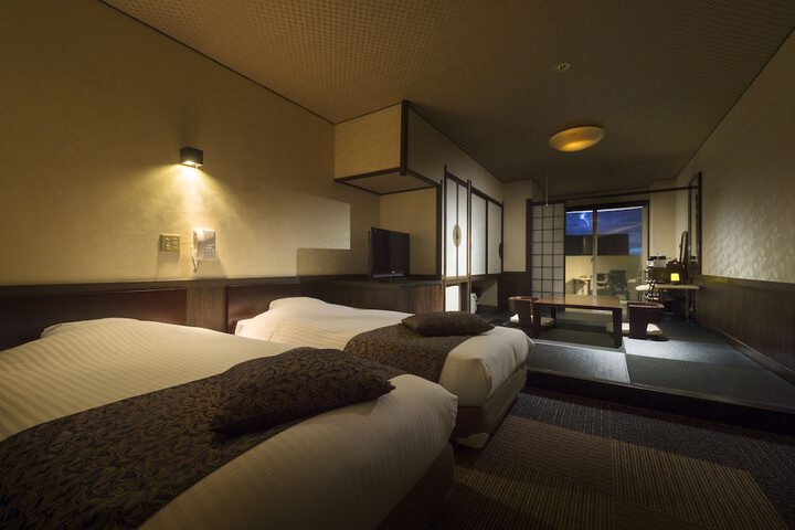 Room 6 of 118