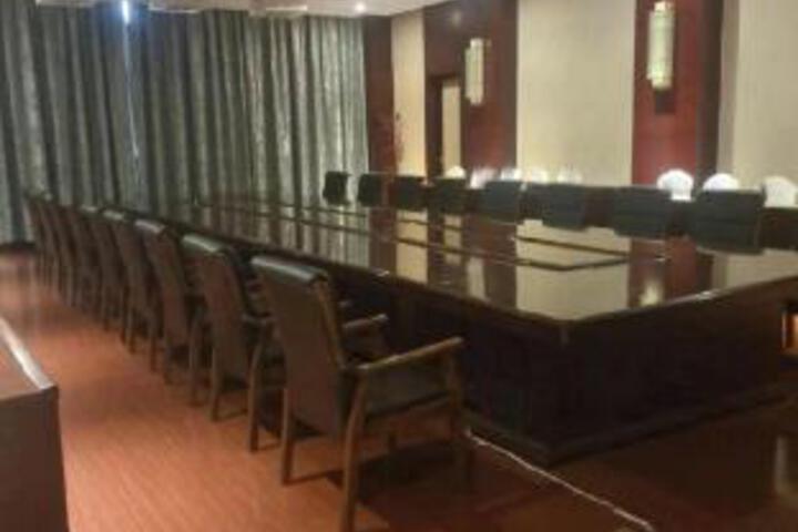Room 8 of 19
