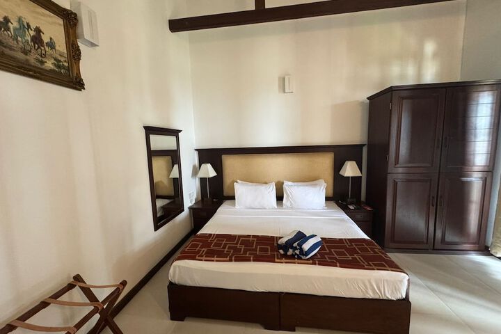Room 5 of 175