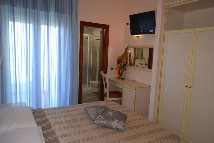 Room 7 of 48