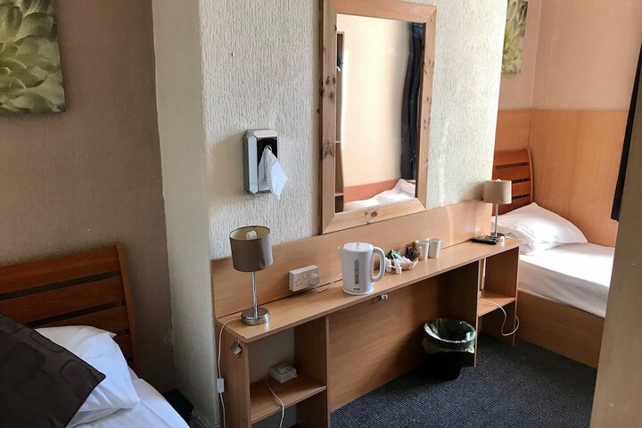 Room 8 of 22