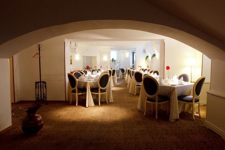 Dining 67 of 103